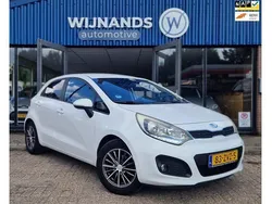 Wit Gebruikt 2013 Kia Rio Plus Hatchback | € 6.495 (Eerlijke prijs)
