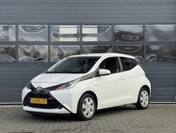 Wit Gebruikt 2014 Toyota Aygo X-play Hatchback | € 7.450 (Eerlijke prijs)