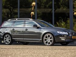 Grijs, metallic lak Gebruikt 2016 Volvo V70 Stationwagen | € 23.950 (Eerlijke prijs)