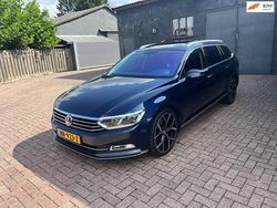Blauw Gebruikt 2017 VW Passat Highline Stationwagen | € 10.945 (Eerlijke prijs)