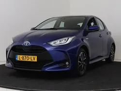 Blauw Gebruikt 2021 Toyota Yaris Hybrid Hatchback | € 16.750 (Eerlijke prijs)