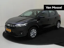 Zwart Gebruikt 2023 Dacia Sandero Expression Hatchback | € 16.940 (Goede deal)