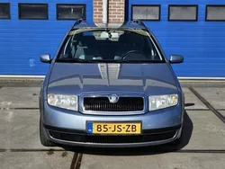 Zilver, metallic lak Gebruikt 2002 Skoda Fabia Comfort Stationwagen | € 1.250 (Iets duurder)