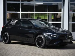 Zwart Gebruikt 2023 Mercedes A250 AMG line Hatchback | € 43.450