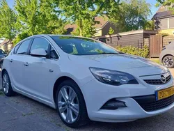 Wit Gebruikt 2012 Opel Astra Sport Hatchback | € 4.250 (Eerlijke prijs)