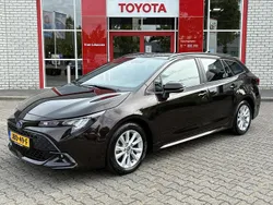 Bruin Gebruikt 2023 Toyota Corolla Stationwagen | € 26.400 (Goede deal)