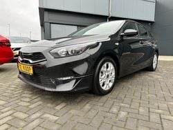 Zwart Gebruikt 2023 Kia Ceed Comfort Hatchback | € 19.850 (Goede deal)