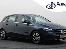 Blauw Gebruikt 2019 Mercedes B180 Business MPV | € 23.950 (Goede deal)