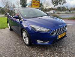 Blauw (metallic) Gebruikt 2014 Ford Focus Hatchback | € 6.500 (Eerlijke prijs)