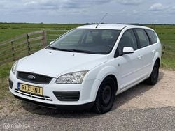 Wit Gebruikt 2007 Ford Focus Stationwagen | € 900 (Goede deal)