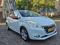 Wit Gebruikt 2015 Peugeot 208 Roland Garros Hatchback | € 6.800 (Eerlijke prijs)