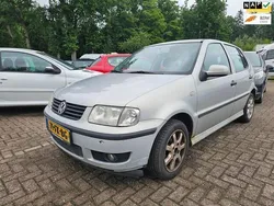 Grijs Gebruikt 2000 VW Polo Trendline Hatchback | € 799 (Goede deal)