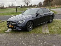 Blauw Gebruikt 2023 Mercedes E300 AMG Sedan | € 47.500 (Goede deal)