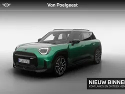 British racing green Nieuw 2025 Mini Cooper Hatchback | € 51.357 (Eerlijke prijs)