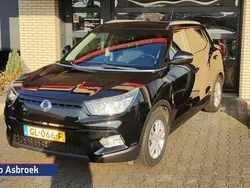 Zwart Gebruikt 2015 Ssangyong Tivoli Sapphire SUV | € 10.950