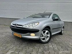 Grijs Gebruikt 2003 Peugeot 206 CC Cabriolet | € 1.799 (Eerlijke prijs)