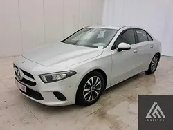 Grijs Gebruikt 2022 Mercedes A180 Business Sedan | € 25.750 (Goede deal)