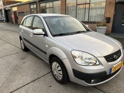 Grijs Gebruikt 2007 Kia Rio Hatchback | € 1.799 (Eerlijke prijs)