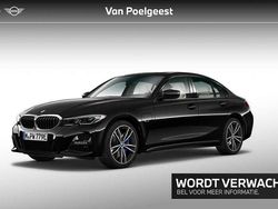 Saphirschwarz metallic (zwart metallic) Gebruikt 2021 BMW 330e Executive Sedan | € 39.900 (Goede deal)