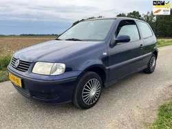 Blauw Gebruikt 2001 VW Polo Trendline Hatchback | € 999 (Goede deal)