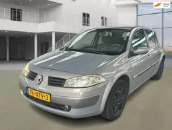 Grijs Gebruikt 2004 Renault Mégane II Authentique Hatchback | € 1.950 (Eerlijke prijs)