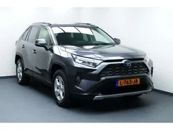 Grijs, metallic lak Gebruikt 2020 Toyota RAV4 Style SUV | € 30.749 (Eerlijke prijs)