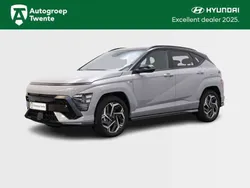 Grijs, metallic lak Nieuw 2025 Hyundai Kona Premium SUV | € 39.085 (Eerlijke prijs)