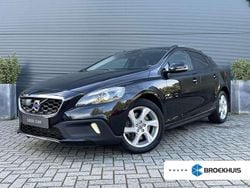 Zwart Gebruikt 2014 Volvo V40 CC Summum Stationwagen | € 19.900 (Iets duurder)
