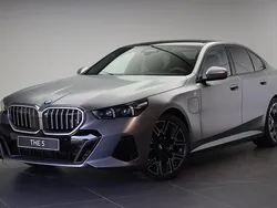 Grijs Nieuw 2025 BMW 530e Comfort Edition Sedan | € 90.528 (Iets duurder)