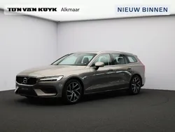 Grijs Gebruikt 2020 Volvo V60 Momentum Stationwagen | € 24.950 (Eerlijke prijs)