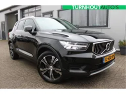 Zwart, metallic lak Gebruikt 2021 Volvo XC40 Inscription SUV | € 26.715 (Eerlijke prijs)