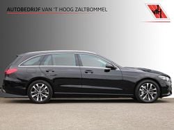 Zwart, metallic lak Gebruikt 2022 Mercedes C300 Business Stationwagen | € 36.900 (Goede deal)