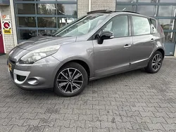 Grijs, metallic lak Gebruikt 2012 Renault Scénic III Bose Edition MPV | € 7.450 (Eerlijke prijs)