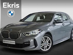 Skyscraper grey metallic (grijs metallic) Gebruikt 2022 BMW 120 Basis Hatchback | € 30.750 (Eerlijke prijs)