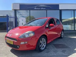Rood Gebruikt 2015 Fiat Punto Lounge Hatchback | € 4.995 (Goede deal)