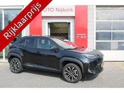 Zwart Nieuw 2025 Toyota Yaris Cross Plus SUV | € 32.900 (Iets duurder)