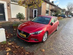 Rood Gebruikt 2017 Mazda 3 Hatchback | € 16.500 (Eerlijke prijs)
