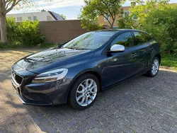 Blauw Gebruikt 2016 Volvo V40 Stationwagen | € 15.500 (Goede deal)