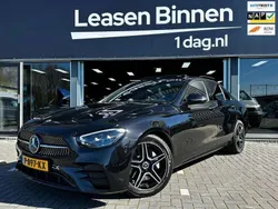 Zwart, metallic lak Gebruikt 2022 Mercedes E300 AMG Sedan | € 44.950 (Super prijs)