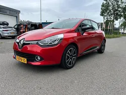 Rood, metallic lak Gebruikt 2014 Renault Clio IV Dynamique Hatchback | € 7.450 (Eerlijke prijs)