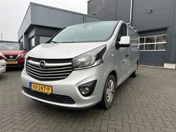 Grijs Gebruikt 2016 Opel Vivaro Sport MPV | € 5.450 (Eerlijke prijs)