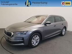 Grijs, metallic lak Gebruikt 2024 Skoda Octavia Business Line Stationwagen | € 34.450 (Iets duurder)