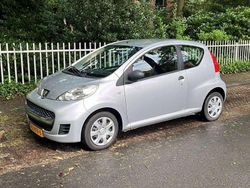 Grijs Gebruikt 2011 Peugeot 107 Hatchback | € 3.400 (Eerlijke prijs)