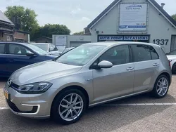 Grijs, metallic lak Gebruikt 2020 VW e-Golf Hatchback | € 12.499 (Eerlijke prijs)