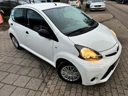 Wit Gebruikt 2012 Toyota Aygo Comfort Hatchback | € 3.999 (Eerlijke prijs)