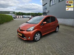 Oranje Gebruikt 2012 Toyota Aygo Comfort Hatchback | € 3.950 (Eerlijke prijs)