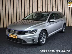 Grijs, metallic lak Gebruikt 2016 VW Passat GTE Stationwagen | € 15.950 (Eerlijke prijs)