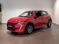 Rood Gebruikt 2023 Peugeot e-208 Active Hatchback | € 21.940 (Iets duurder)