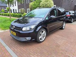 Zwart Gebruikt 2010 VW Touran Highline MPV | € 4.250 (Eerlijke prijs)