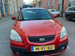 Rood Gebruikt 2007 Kia Rio MPV | € 1.300 (Eerlijke prijs)